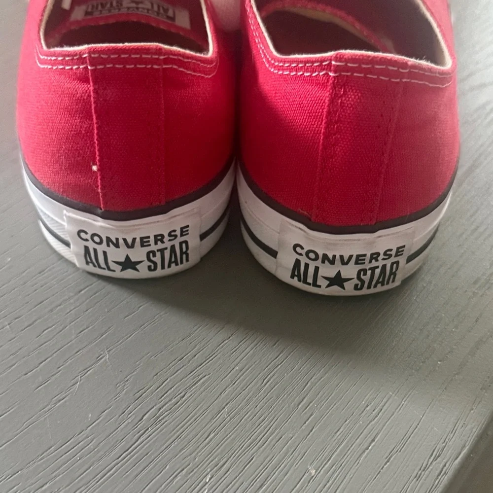 Men’s Red Converse Size 11 - Picture 3 of 5